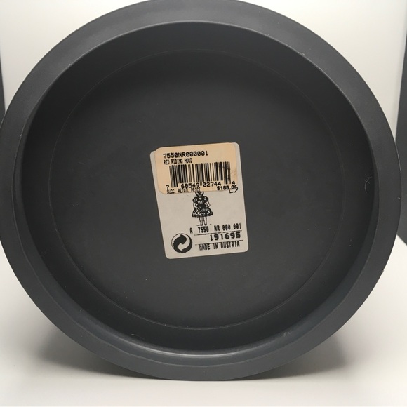 Swarovski Crystal Red Riding-hood and Wolf - Picture 10 of 10